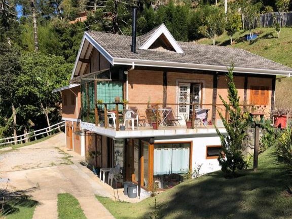 Pousada Cores e Flores da Serra